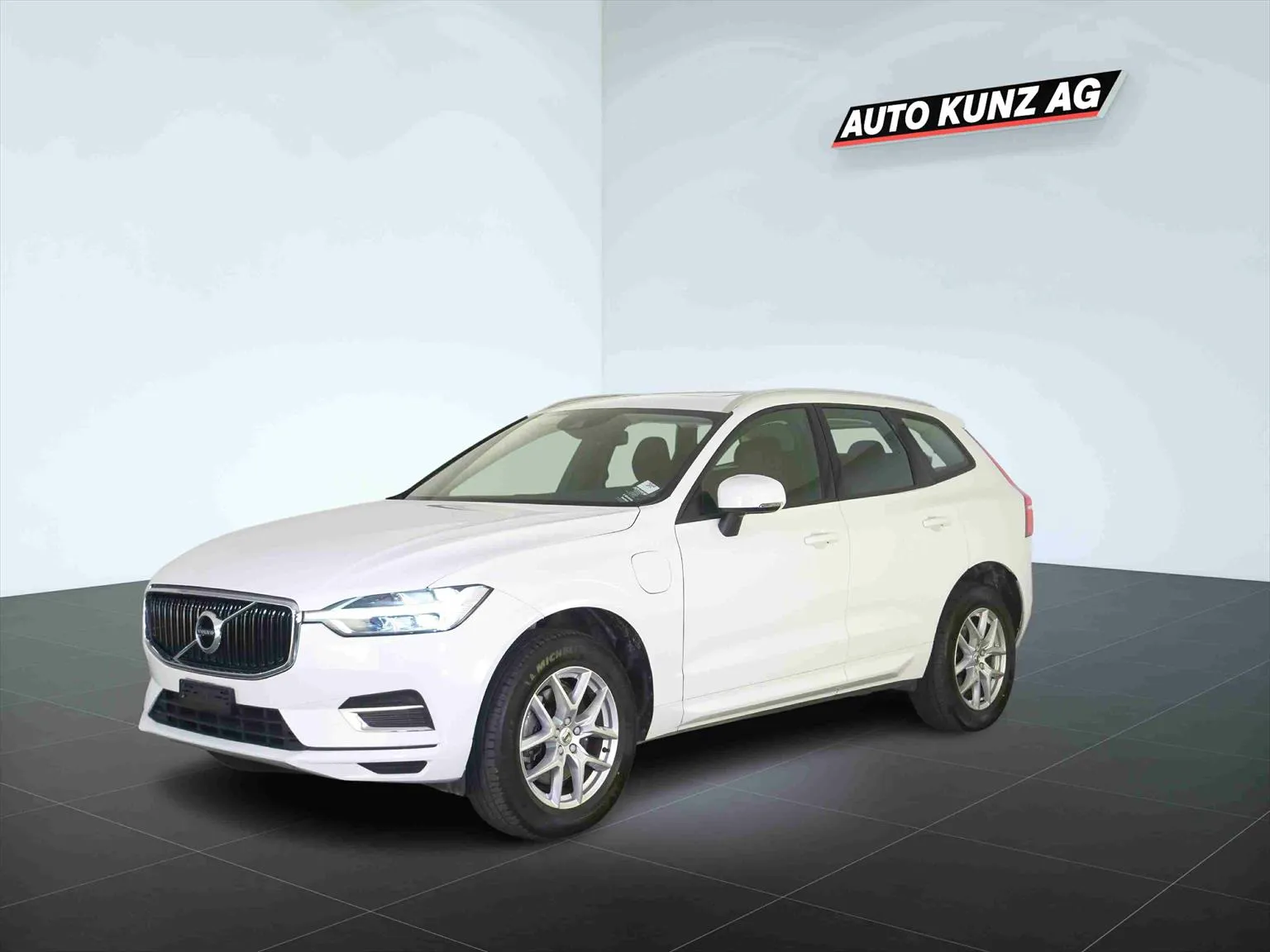 Volvo XC60 T8 eAWD Momentum  Image 1